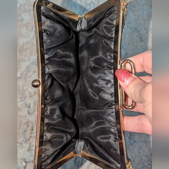 Vintage gold lamé evening bag, adjustable chain handle, sturdy flip clasp - Picture 6 of 6